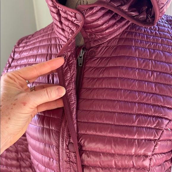 Patagonia Fiona long quilted down hooded jacket burgundy/dark current size small - Picture 6 of 11